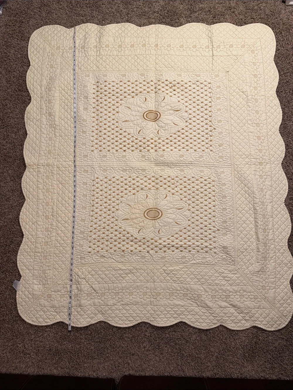 Source Unknown Cream Floral Medallion Small Quilt